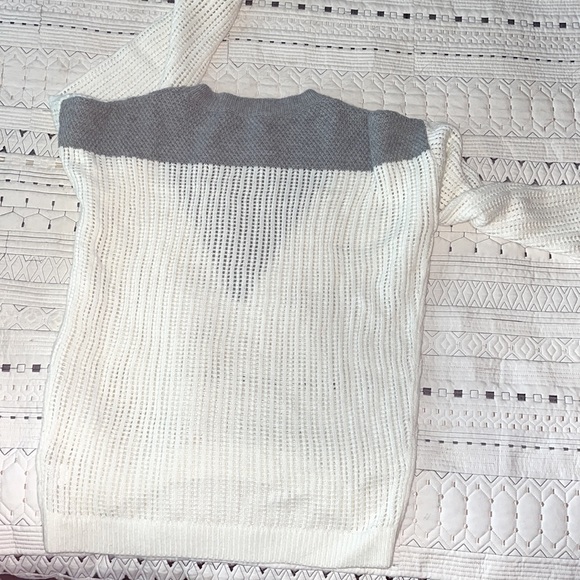 Sweater - Picture 4 of 4